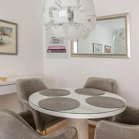 Apartment Brand New City Centre Air Condition 66qm2