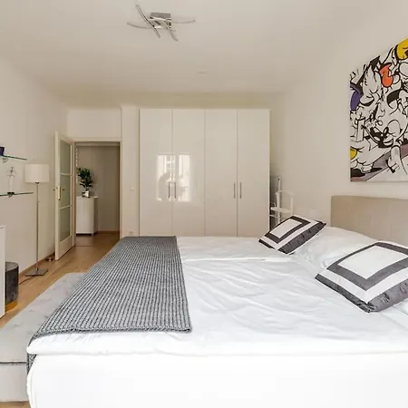 Apartment Brand New City Centre Air Condition 66qm2 *