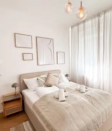 Comfortable 2 Bedroom *