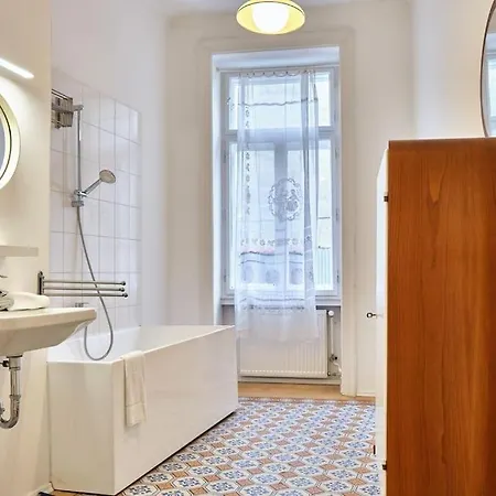 Slow Living I Schoenbrunn Und Park Naehe I Bahnhof * Vienna