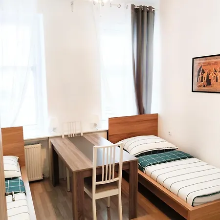 Favorit-rooms Direkt Metro-u1 Connection To Centralstation And City-center Ostello