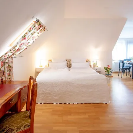 Marinela's Bed & Breakfast *