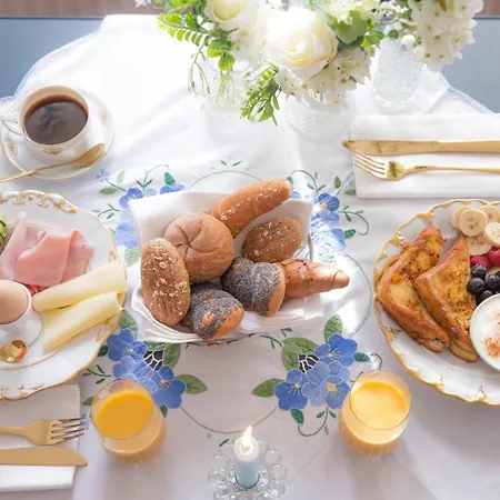 Marinela's Bed & Breakfast *
