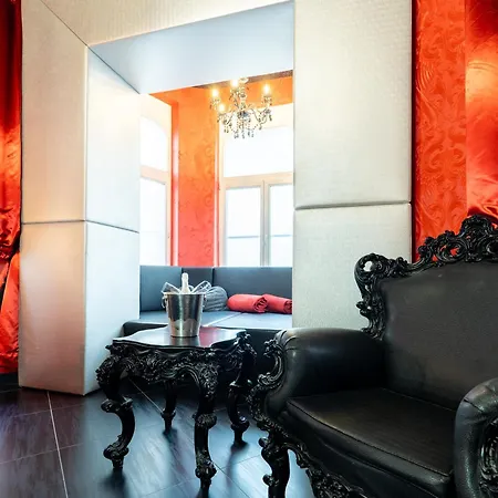 Urania Hotel