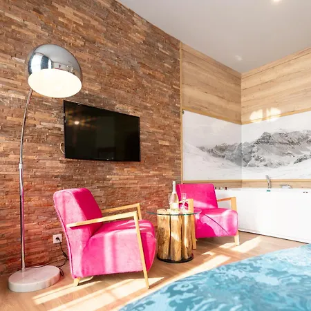 Urania Hotel 3*