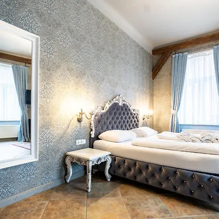 Urania Hotel 3*