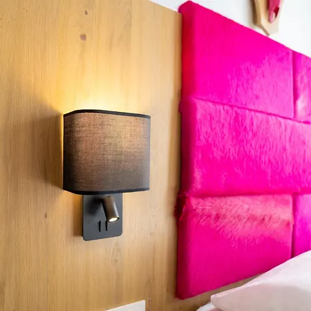 Urania Hotel