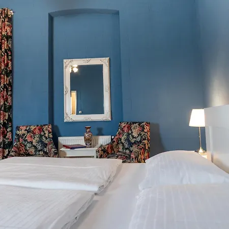 Urania Hotel