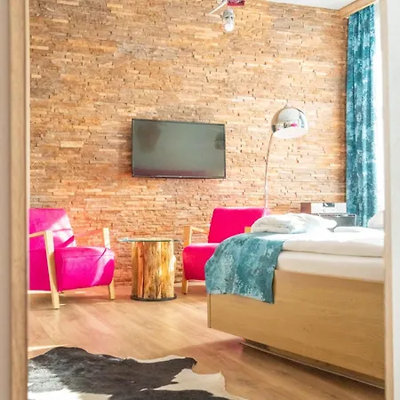 Urania Hotel 3*