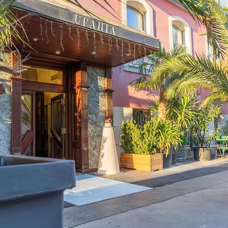 Urania Hotel 3*