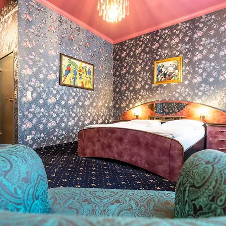 Urania Hotel