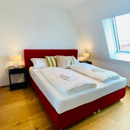 Orestaliving - Penthouse With Designer Renovation