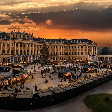 Family&friends Schoenbrunn Vienna