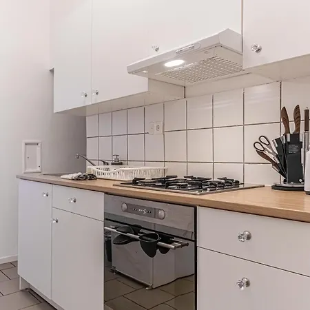 Budget-friendly 2br Apt With Great Location