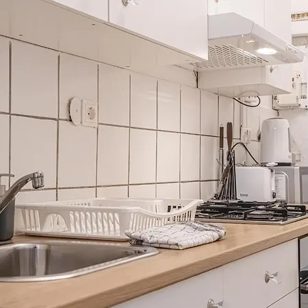 Apartment Budget-friendly 2br Apt With Great Location Vienna