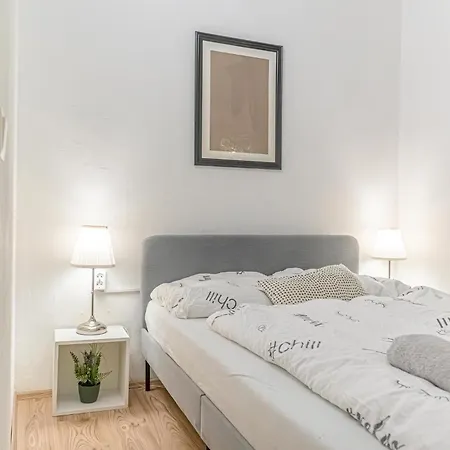 Budget-friendly 2br Apt With Great Location Vienna