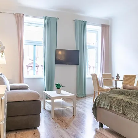 Budget-friendly 2br Apt With Great Location