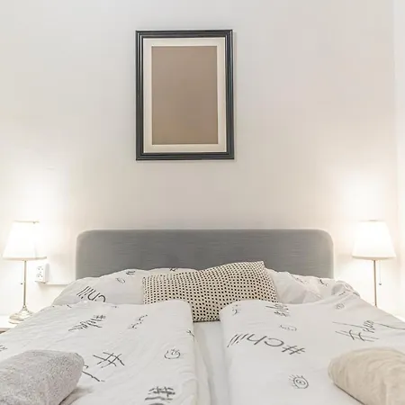 Budget-friendly 2br Apt With Great Location Vienna