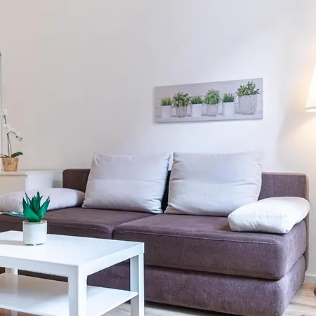 Apartment Budget-friendly 2br Apt With Great Location *