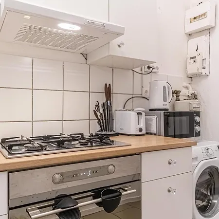 Budget-friendly 2br Apt With Great Location *