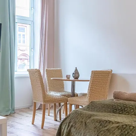 Apartment Budget-friendly 2br Apt With Great Location *