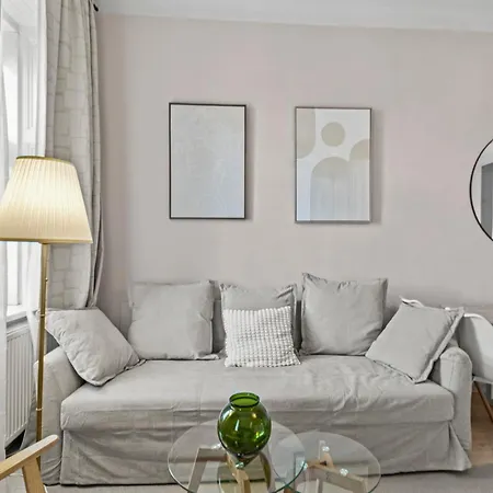3 Minutes To Metro I At Guertel I Fast Wifi Apartment *