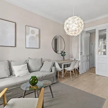 Apartment 3 Minutes To Metro I At Guertel I Fast Wifi