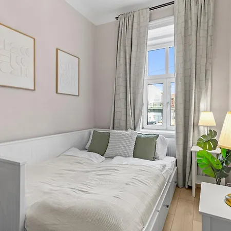 Apartment 3 Minutes To Metro I At Guertel I Fast Wifi Vienna