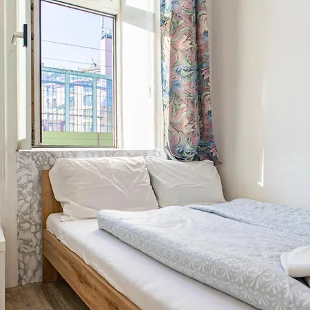 Apartment Convenient 3br Near Danube & Millenium Tower *