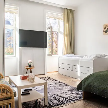Apartment Convenient 3br Near Danube & Millenium Tower
