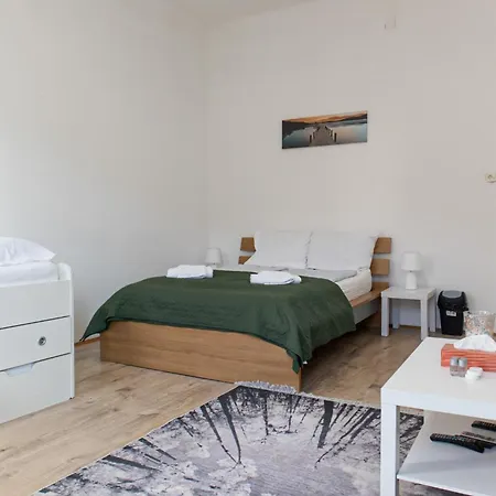 Convenient 3br Near Danube & Millenium Tower