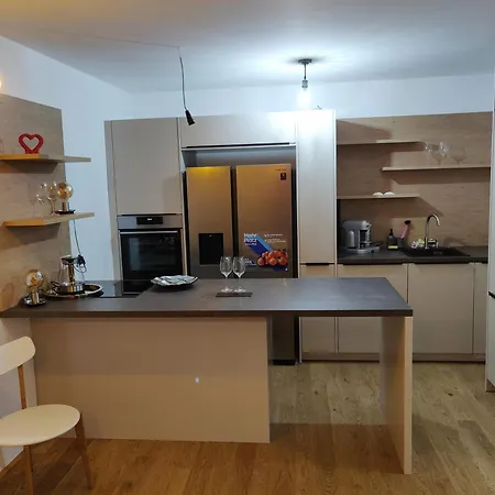 Beautiful With Parking, Brilliant Location