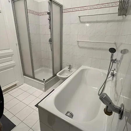 90 M2 Spacious With Free Parking