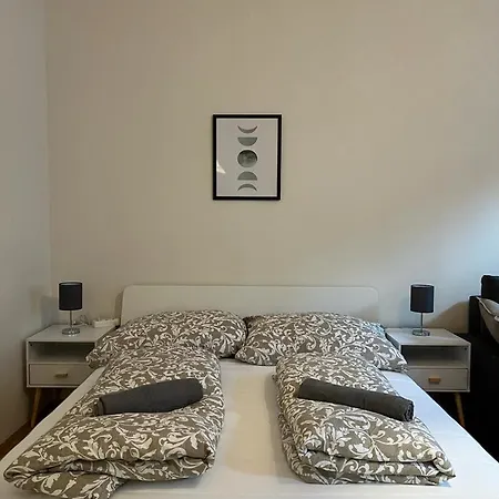 90 M2 Spacious With Free Parking Apartment Vienna