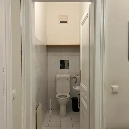 90 M2 Spacious With Free Parking Apartment Vienna