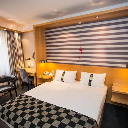 By Ihg