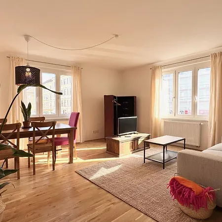 Sonnige Beim Yppenplatz Apartment *