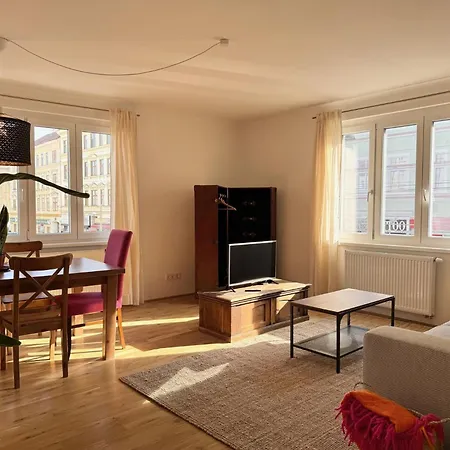 Sonnige Beim Yppenplatz Apartment *