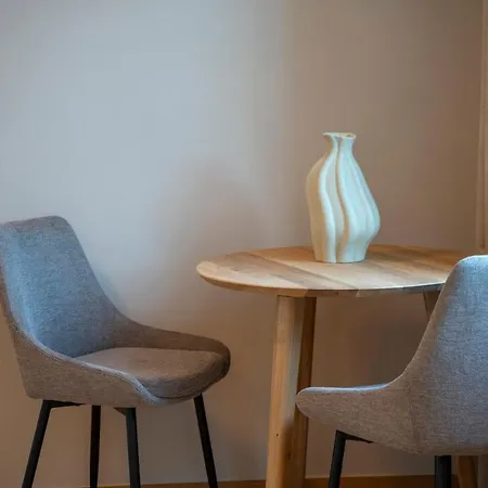 Urban Living - 6 Apartment