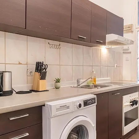 Modern Living 1br In Centeral Location