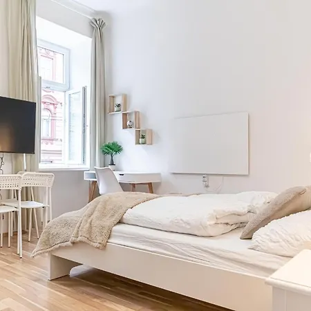Modern Living 1br In Centeral Location Apartment