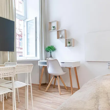 Apartment Modern Living 1br In Centeral Location