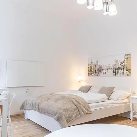 Modern Living 1br In Centeral Location Apartment *
