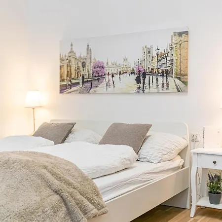 Modern Living 1br In Centeral Location *
