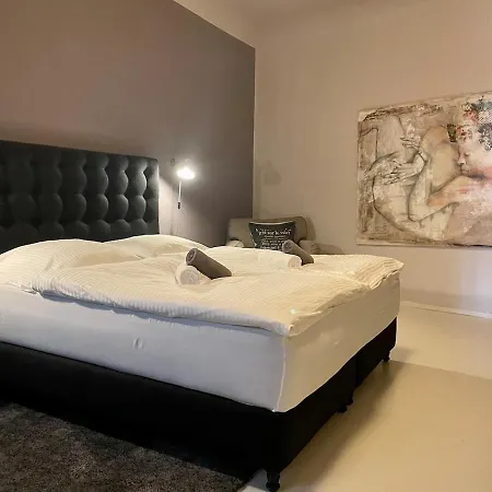 Charming With Two Bedrooms 公寓 *