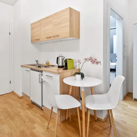 522 Mbits Wifi Air Con Free Parking Apartment