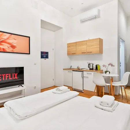 Apartment 522 Mbits Wifi Air Con Free Parking *