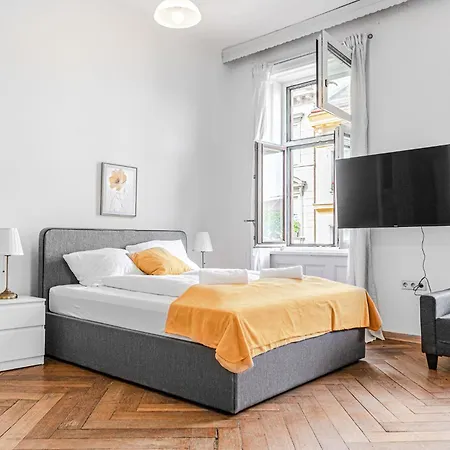 Apartment Two Charming Near Volksoper And Akh Vienna