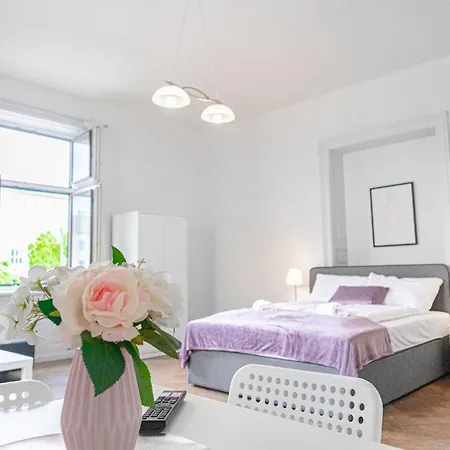 Apartment Two Charming Near Volksoper And Akh *