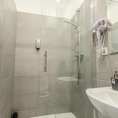 Two Charming Near Volksoper And Akh Apartment *